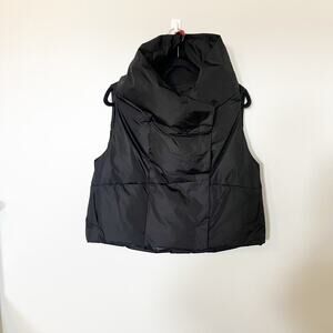 Pretty Rugged Black waterproof Puffer vest women’s small/medium